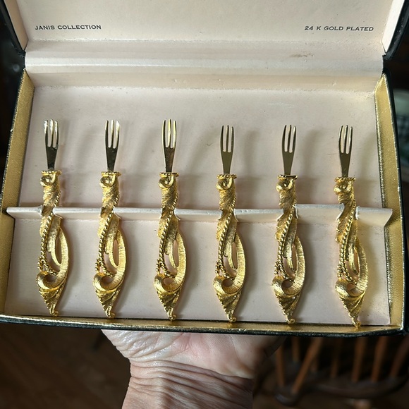 Vintage Janis 24 K gold plated Hors D'oeuvres Forks Set of 6 - Picture 1 of 4